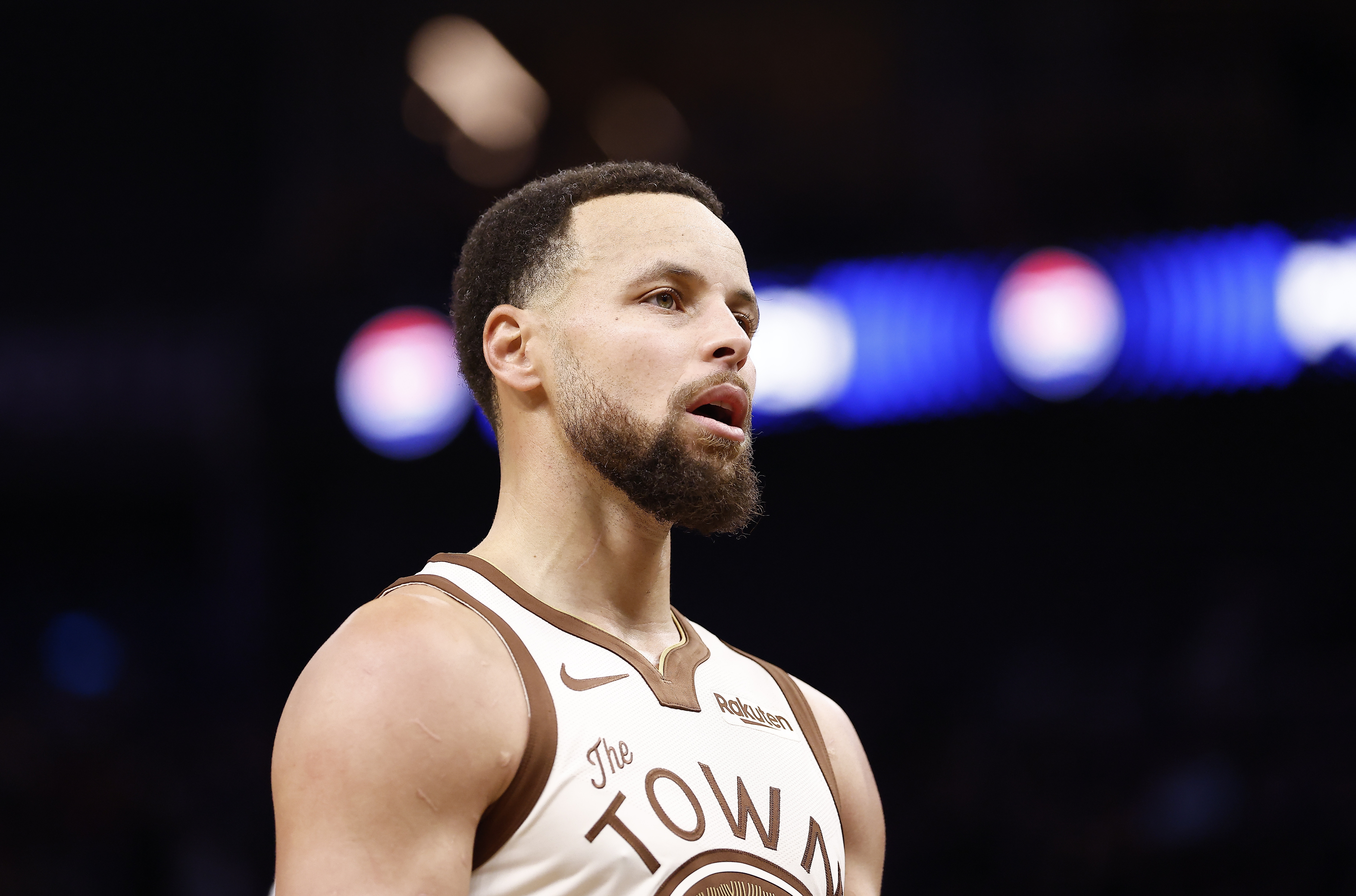 金年会APP-库里会换队？科尔：想想他对勇士意味着什么吧 无法想象他会离开