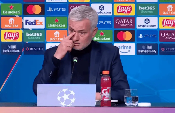 金年会官网-不装了，穆帅突爆争议发言！本菲卡很意外，球迷：又开始甩锅了|何塞·穆里尼奥|本菲卡足球俱乐部|穆里尼奥|尤文图斯|国际米兰_新浪体育_新浪新闻